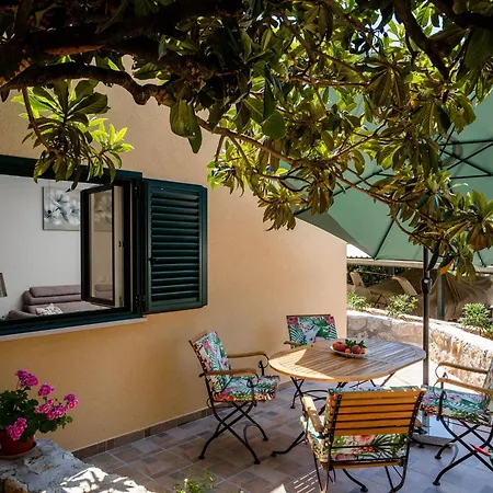 Pod Nespolom - One Bedroom With Terrace Апартаменты Трстено
