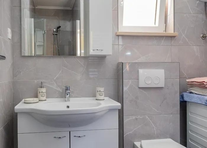 Pod Nespolom - One Bedroom With Terrace דירה