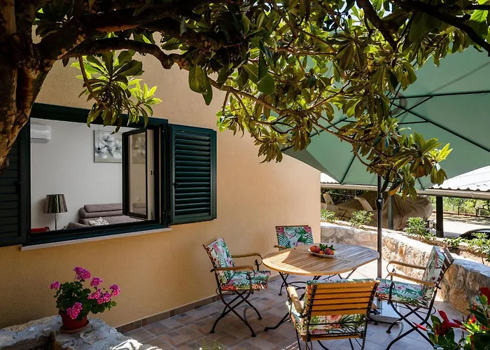 Pod Nespolom - One Bedroom With Terrace דירה טרסטנו