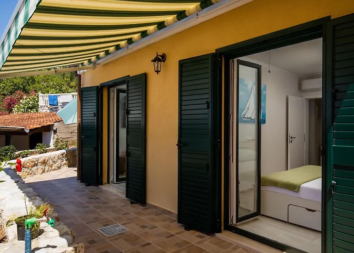 Pod Nespolom - One Bedroom With Terrace דירה