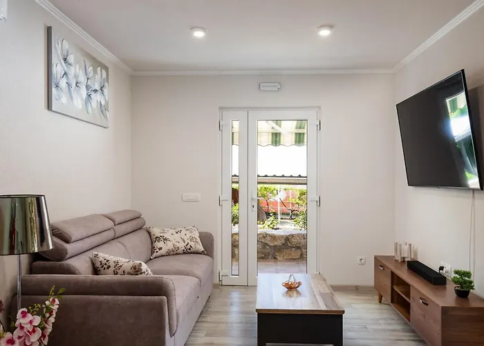 Pod Nespolom - One Bedroom With Terrace דירה